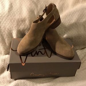 New in box Crown Vintage Suede bootie size 8.5